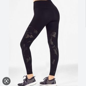Fabletics Black High Waisted Sculptknit Camo Legging Size Small
